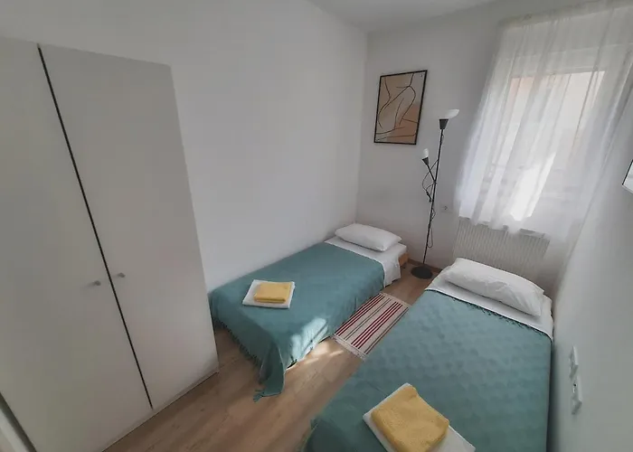 Argonauti With Free Parking * פולה